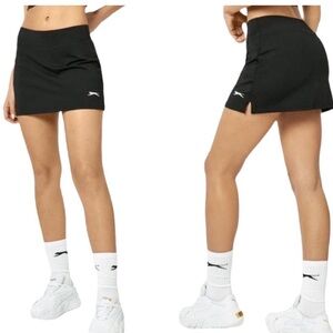 Slazenger Women’s  Tennis Skort!

Great condition, no flaws
